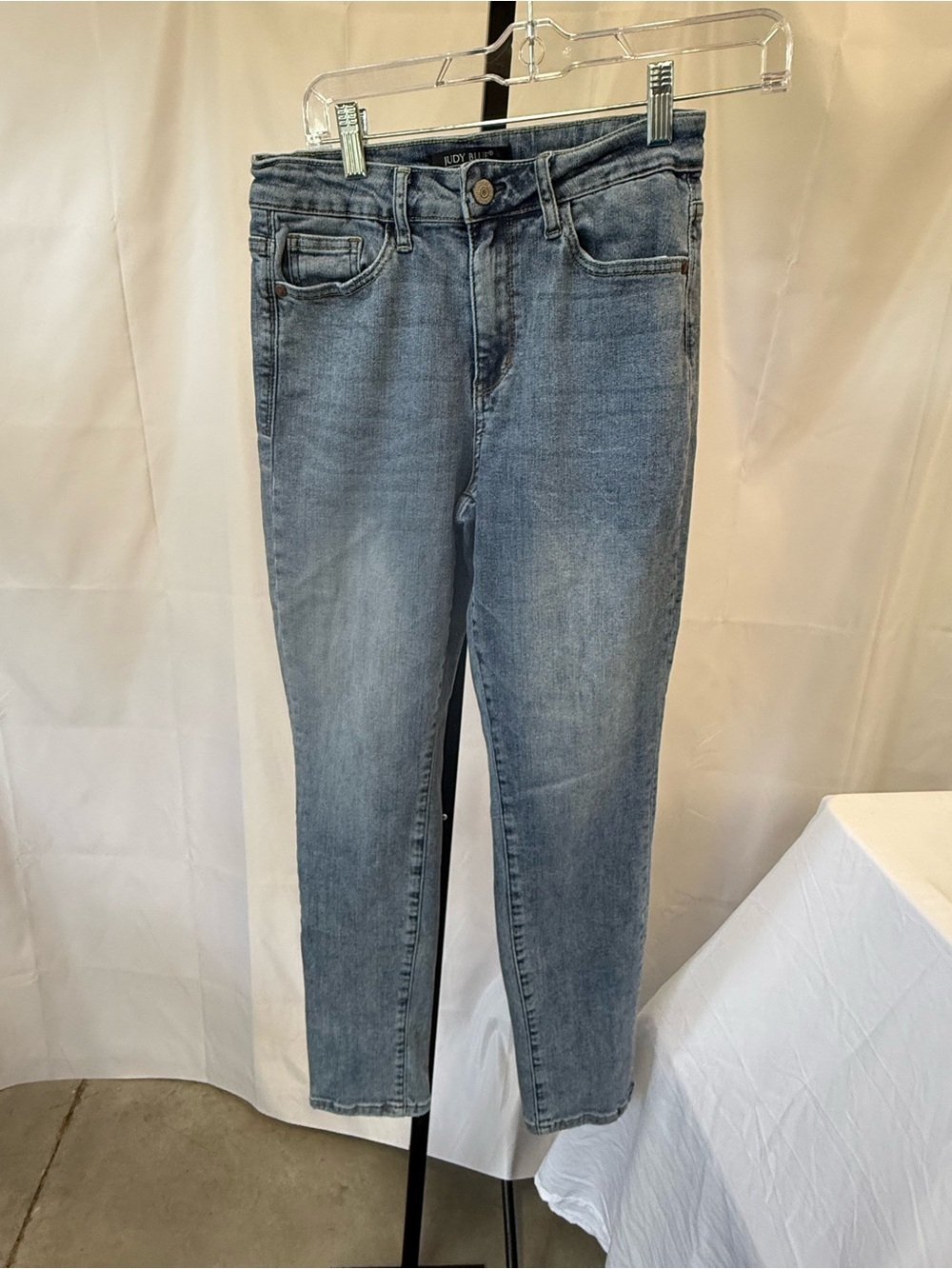 Judy Blue Women’s 3/26 Jeans light wash straight with slight skinny stretch